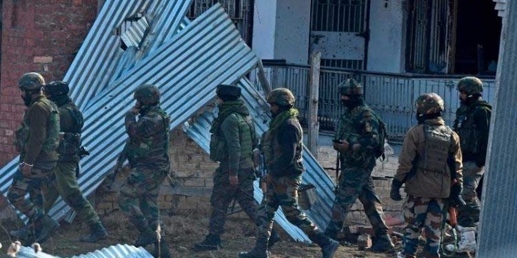 کشمیر: فوج پر فرضی تصادم میں تین افراد کو ہلاک کرنے کا الزام