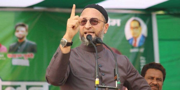 اویسی بولے ،کوئی مسلمان یہ کہتاتو یوپی پولیس گولی ماردیتی