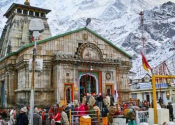 کسانوں کے بعد پروہتوں کے سامنے ہتھیار ڈال دیے، الیکشن میں شکست کا خوف