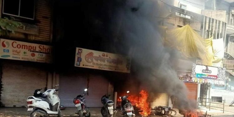 امراوتی بند کے دوران مسلمانوں کی دکانوں کو چن چن کر نشانہ بنایا گیا،انڈین ایکسپریس کی رپورٹ