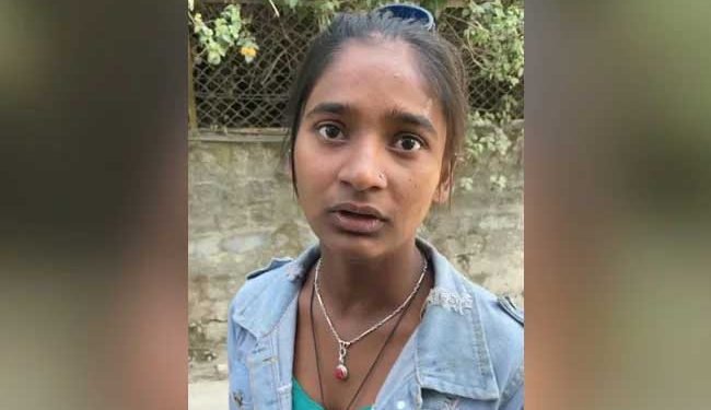 بھیک مانگنے والی لڑکی نے جب فراٹے دار انگریزی بولی؛ دیکھیے ویڈیو