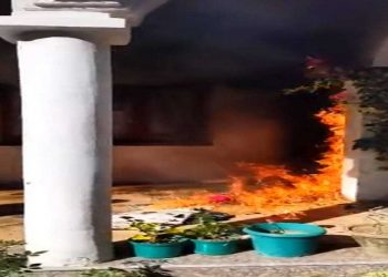 نینی تال : شرپسندوں نے سلمان خورشید کے گھر کو آگ لگادی