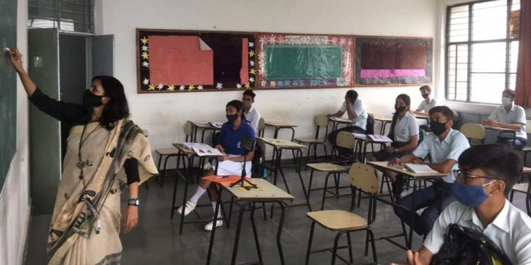 ڈیڑھ سال بعد آج سے دہلی کے اسکولوں اور کالجوں میں لوٹی رونق