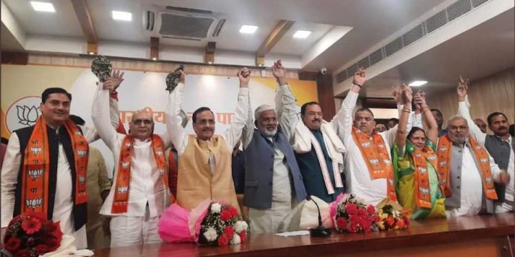 یوپی میں بی جے پی کا ’ آپریشن 100‘ ،اپوزیشن ایم ایل اے، سابق وزراء- قد آور لیڈرں کی ہوگی انٹری ،لسٹ تیار