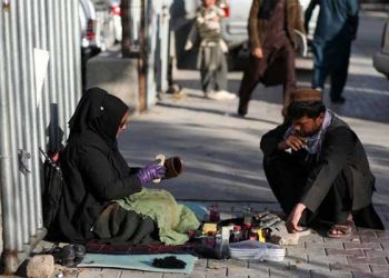 افغانستان معاشی طور پر ڈوب رہا ہے: سابق امریکی سفیر، جنرلز