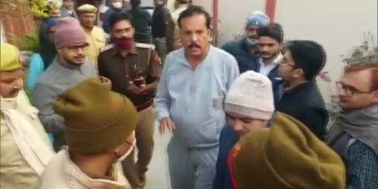 مئو سے مین پوری تک ایکشن میں محکمہ انکم ٹیکس ،اکھلیش یادو کے قریبی دوستوں کے ٹھکانوں پر آئی ٹی کے چھاپے