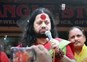 باپو کو گالیاں دینے والے آٹھویں پاس مہاراج کالی چرن کا یہ ہے کچا چٹھا