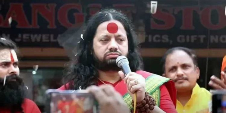 باپو کو گالیاں دینے والے آٹھویں پاس مہاراج کالی چرن کا یہ ہے کچا چٹھا