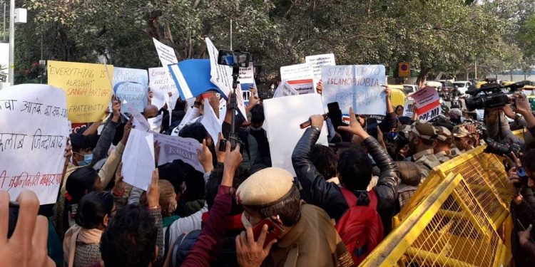 ’نرسنگھا نند سرسوتی کو گرفتار کیاجائے‘،وزیر اعلیٰ اتراکھنڈ سے استعفیٰ کا مطالبہ