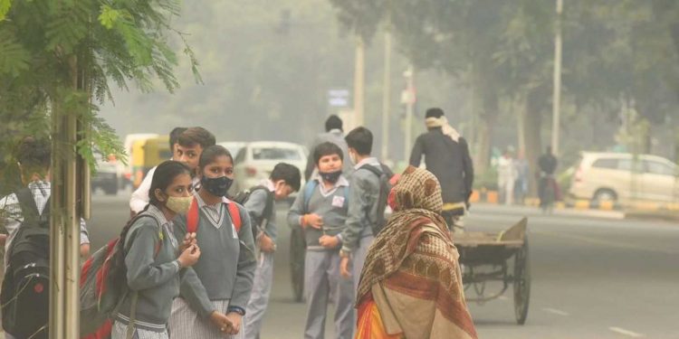 دہلی :اومیکرون اورآلودگی کے درمیان کھل گئےاسکول، گائیڈلائن جاری