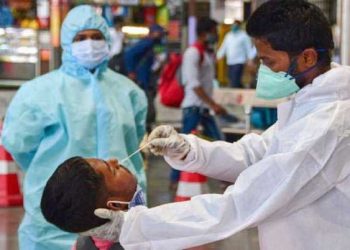 اومیکرون کی رفتار تیز، ملک میں مریضوں کی تعداد 200 کے پار، ہر 4 میں سے ایک نیا کیس دہلی سے