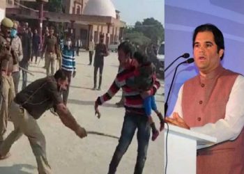 گھناؤنا چہرہ ! معصوم گود میں تھا اور کانپور کی پولیس بےرحمی سے پیٹ رہی تھی