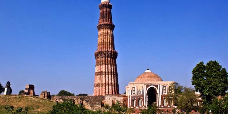 دہلی: قطب مینار کے اندر دیوتاؤں کی پوجا کے لیے دائر عرضی خارج