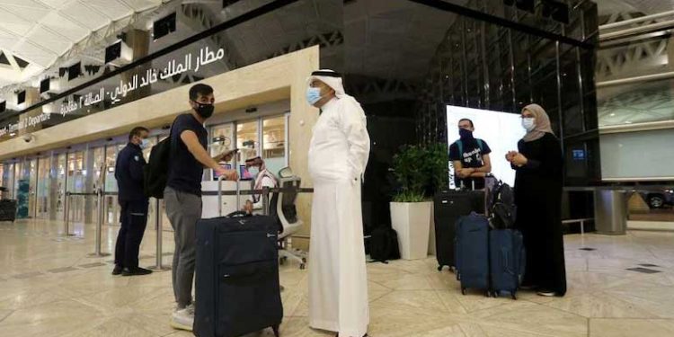 اومیکرون کا اثر،سعودی عرب نے نئی پابندیاں عائد کیں