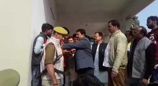 ’دماغ خراب ہے کیا سا….‘ سوال پوچھنے پر مرکزی وزیراجے مشراٹینی نے جرنلسٹوں کو گالیاں دیں،ہاتھا پائی کی کوشش