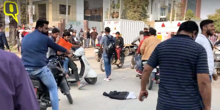 گروگرام میں نماز تنازع:کیمرہ ہٹتے ہی مارپیٹ