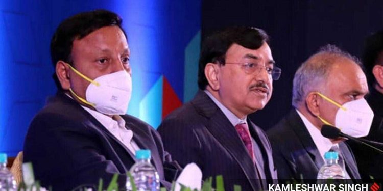 چیف الیکشن کمشنر کو میٹنگ کے لیے بلانا غلط،پی ایم کو بھی اختیار نہیں ،اعلی افسروں کا ردعمل