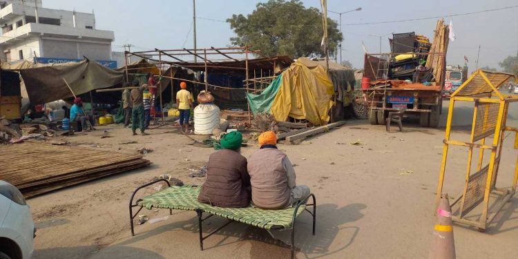 اکھڑنے لگے ٹینٹ ،سمیٹا جا رہا ہے سامان… 378 دن بعد خالی ہو رہا ہے سنگھو بارڈر