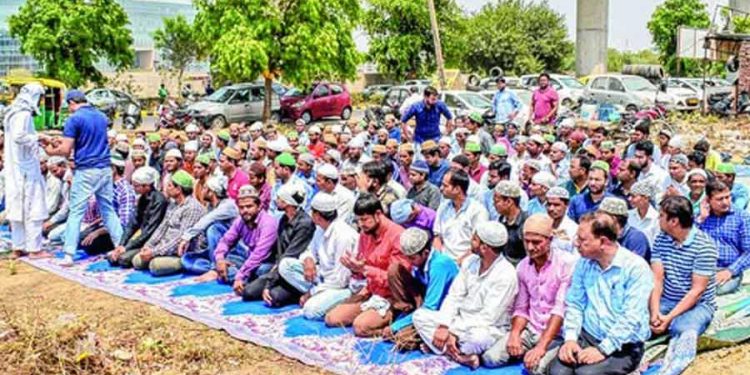 گروگرام:نماز پر تنازع ختم،18مقامات پر ادئیگی نماز پر فریقین میں مفاہمت