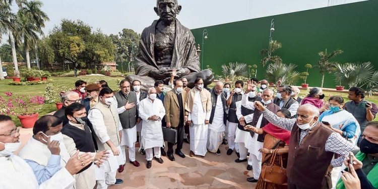 پارلیمانی کارروائی کوریج کے لیے میڈیا داخلے پر پابندی کے خلاف جرنلسٹ سڑکوں پر ،کل احتجاجی مارچ