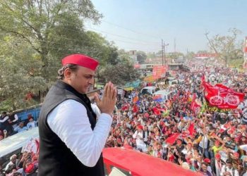 یوگی پر اکھلیش کا طنز: کہا- سی ایم جانتے تھے گنگا گندی ہے، اس لیے پی ایم کے ساتھ نہیں لگائی ڈبکی