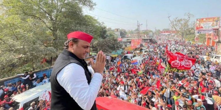 یوگی پر اکھلیش کا طنز: کہا- سی ایم جانتے تھے گنگا گندی ہے، اس لیے پی ایم کے ساتھ نہیں لگائی ڈبکی