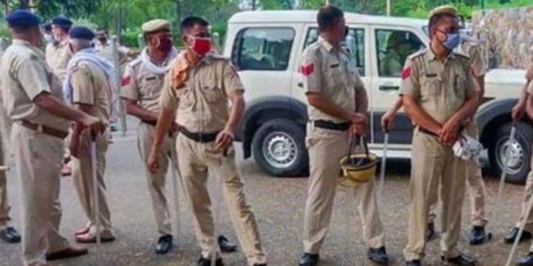 حیوانیت!بدمعاشوں نے آر ٹی آئی کارکن کے پاؤں میں کیل ٹھونک دی