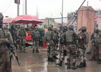سری نگر میں سیکورٹی فورسز پر بڑا دہشت گردانہ حملہ، فائرنگ میں 3جوان شہید، 11 زخمی