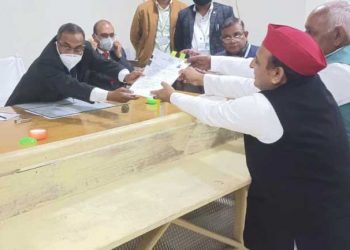 اکھلیش نے کرہل سے پرچہ نامزدگی داخل کیا، بی جے پی نے ایس پی سنگھ بگھیل کو میدان میں اتارا