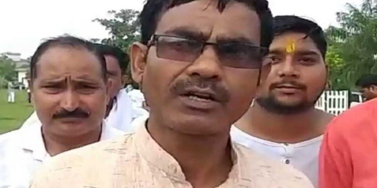 ہندو راشٹر کی بات کرنے والے بی جے پی ایم ایل اے کو گاؤں سے بھگا یا، ویڈیو وائرل