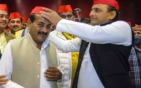 بی جے پی چھوڑکر آئے دارا سنگھ چوہان کو گھوسی سے ملا ٹکٹ، ایس پی نے 56 امیدواروں کی نئی فہرست جاری کی