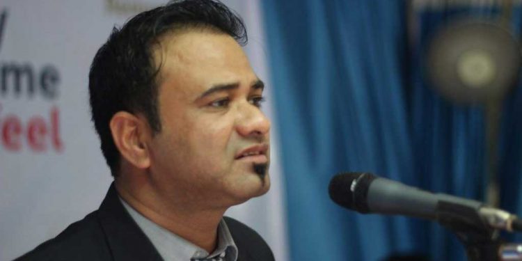’ہسٹری شیٹر ‘ڈاکٹر کفیل کے گھر پر پولیس کی دبش ،70سالہ ماں کو ڈرانے دھمکانے کا الزام