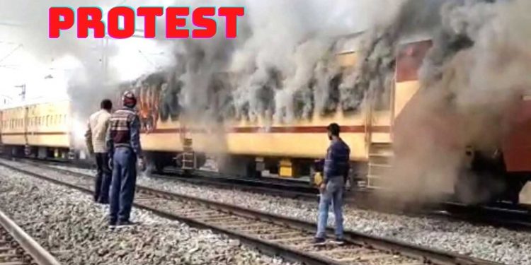 گورکھپور ریلوے اسٹیشن کو ہائی جیک کرنے کی تیاری میں طلبہ! الرٹ پر ریلوے