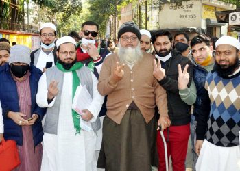 اےآئی ایم آئی ایم کے دیوبند سے امیدوار حافظ عمیر مدنی نے پرچہ داخل کیا