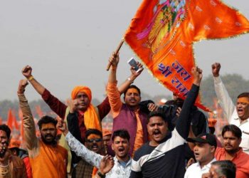 کس کس کو اپنا دشمن بنائے گا ہندوتوا؟