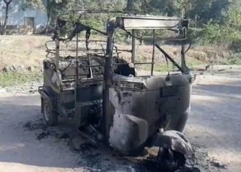 مسلمان ہو یہاں نہیں رہ سکتے ،کہہ کر گھر اور گاڑی کو پھونک دیا