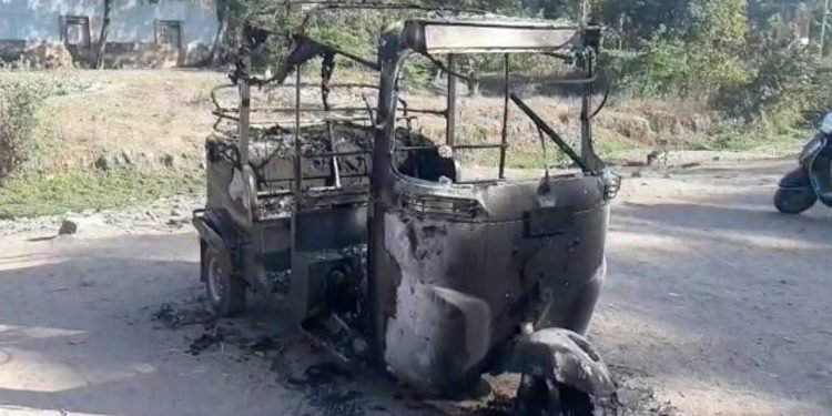 مسلمان ہو یہاں نہیں رہ سکتے ،کہہ کر گھر اور گاڑی کو پھونک دیا