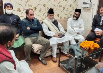 مولانا توقیررضا خاں نے کانگریس کی حمایت کا اعلان کردیا،اعظم بیگ سے ملاقات رنگ لائی