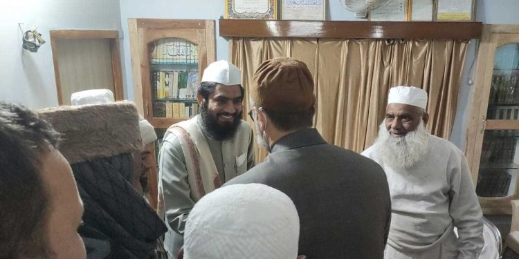 اویسی کی خانقاہ رائے پور رحیمی میں حاضری، دعائیں لیں
