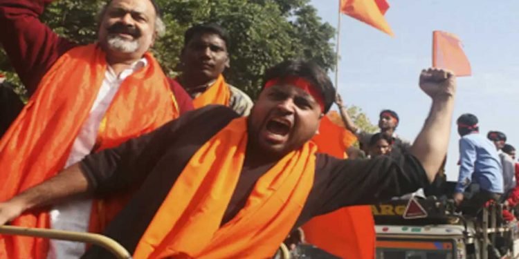 ریڈیکل ہندوؤں نے دلتوں کو مارا،عورتوں کوگالیاں دیں ،دھرم پریورتن میں ملوث ہونےکاالزام