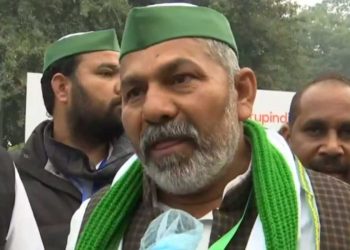 ٹکیت نے انڈیا ٹی وی اینکر کی بخیہ ادھیڑ دی، دیکھیں وائرل ویڈیو
