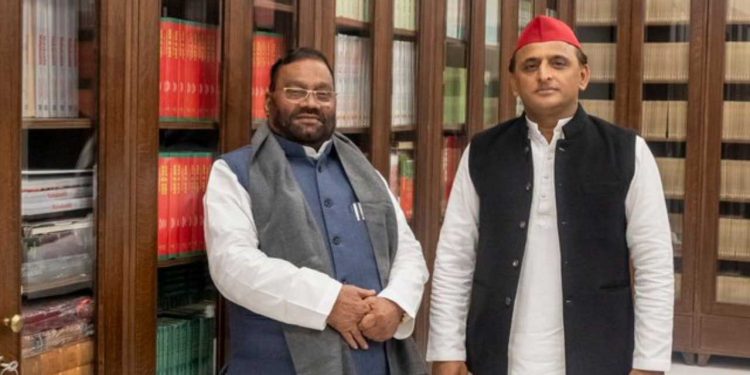 بی جے پی کو ایک اور جھٹکا، یوگی کابینہ میں وزیر سوامی پرساد موریہ کا استعفیٰ،ایس پی میں ہوئے شامل