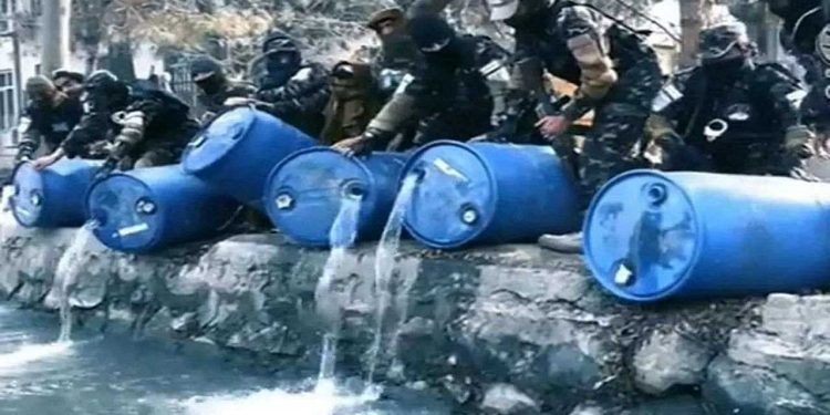 طالبان نے تین ہزار لیٹر شراب دریا میں بہادی