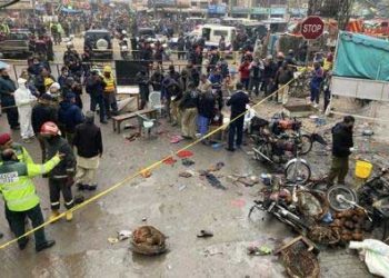لاہور کی تاریخی انار کلی بازار میں دہشت گردانہ حملہ، 4جاں بحق ،26 زخمی، 5 شہروں میں ریڈ الرٹ