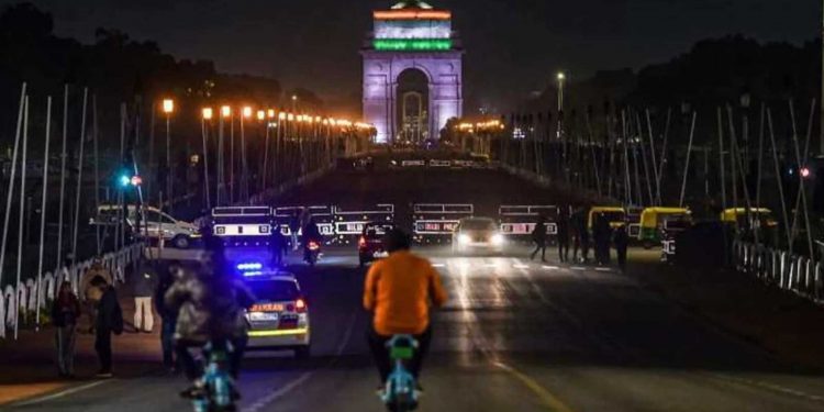 اومیکرون : دہلی میں جمعہ رات 10بجے سے پیر صبح 5 بجے تک ویک اینڈ کرفیو