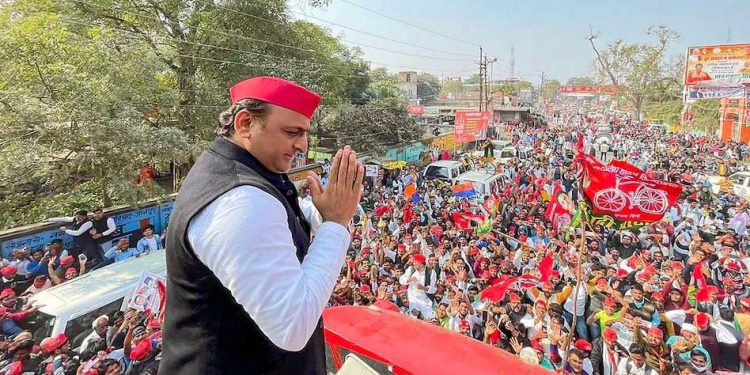 اکھلیش کا ماسٹر اسٹروک،300یونٹ فری بجلی دیں گے
