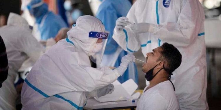 دہلی میں کورونا کی بھیانک رفتار،کیس 15ہزار کے پار،حالات دھماکہ خیز