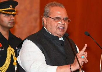 پی ایم سےملا بڑے گھمنڈ میں تھے ،میری پانچ منٹ میں ہی لڑائی ہوگئی،گورنر ملک کا انکشاف