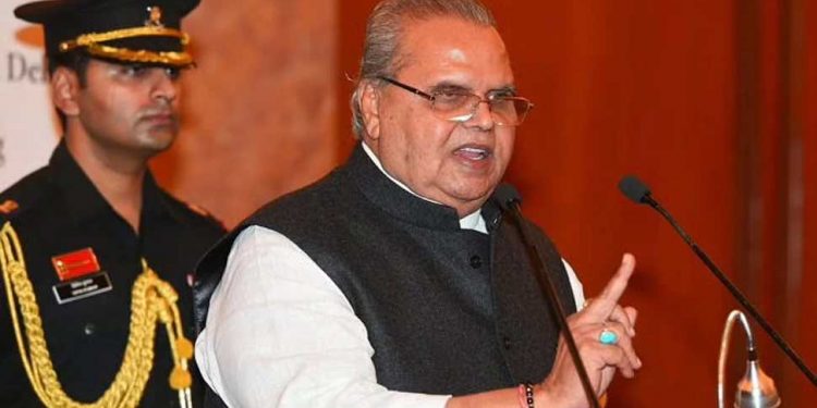 پی ایم سےملا بڑے گھمنڈ میں تھے ،میری پانچ منٹ میں ہی لڑائی ہوگئی،گورنر ملک کا انکشاف