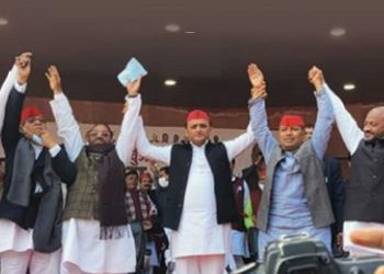 اکھلیش کے ساتھ بی جے پی کے ستارے،موریہ نے کہا:’بی جے پی کو نیست نابود کردوں گا‘